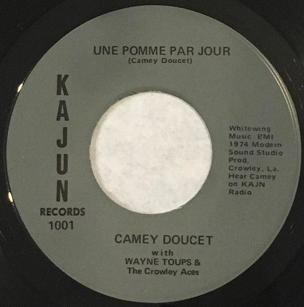 Camey Doucet With Wayne Toups And The Crowley Aces : C'est Ca Qui Me Fait Du Mal / Une Pomme Par Jour (7", Single)